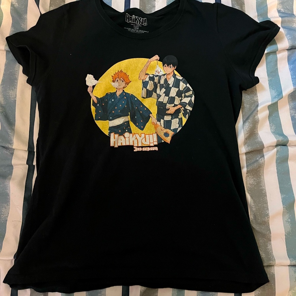 Haikyu graphic tee in black women’s large